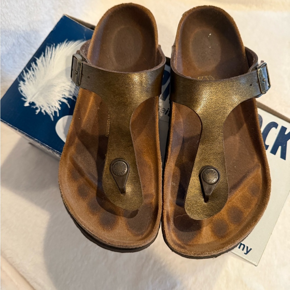 Birkenstock Gizeh Sandals in Bronze Metallic